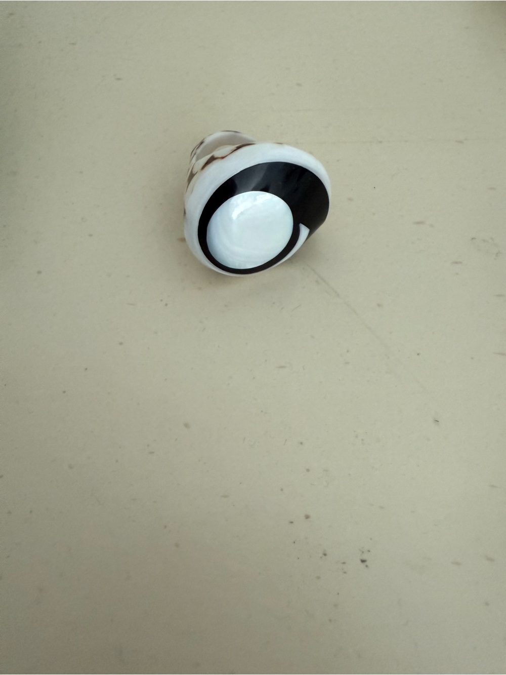Seashell Ring Black & White and tan